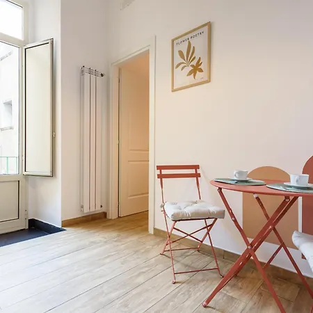 Konukevi Ecosuite Spaccanapoli 3*