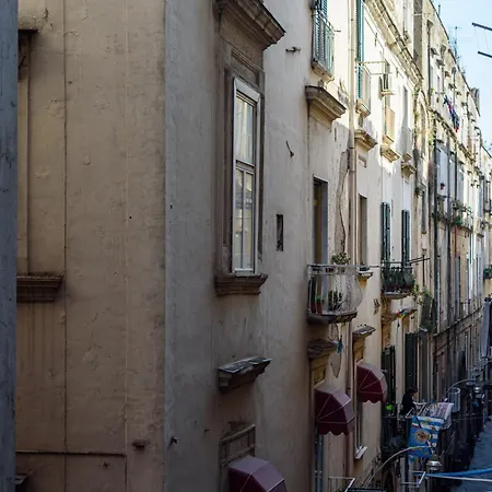 Ecosuite Spaccanapoli Konukevi